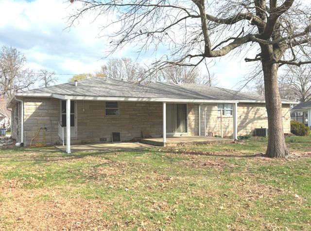 331 N Illinois Avenue, Salem, IL 62881