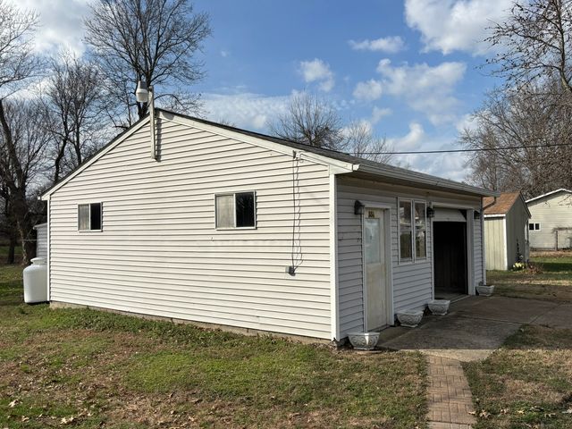 331 N Illinois Avenue, Salem, IL 62881