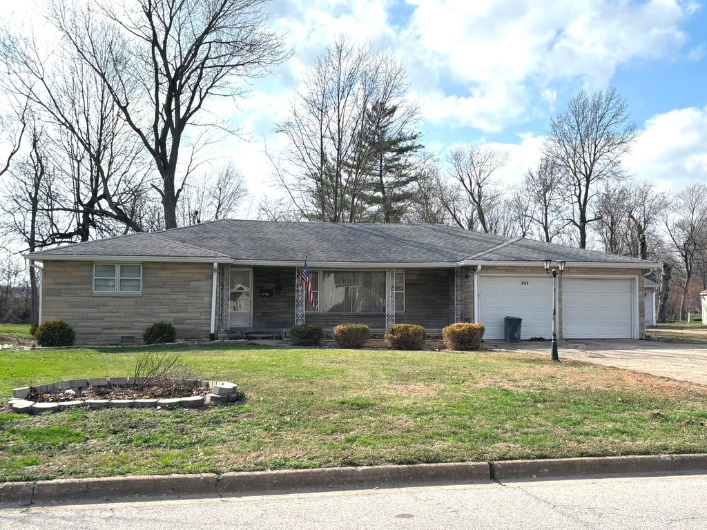 Image 1 of property listing at 331 N Illinois Avenue, Salem, IL 62881