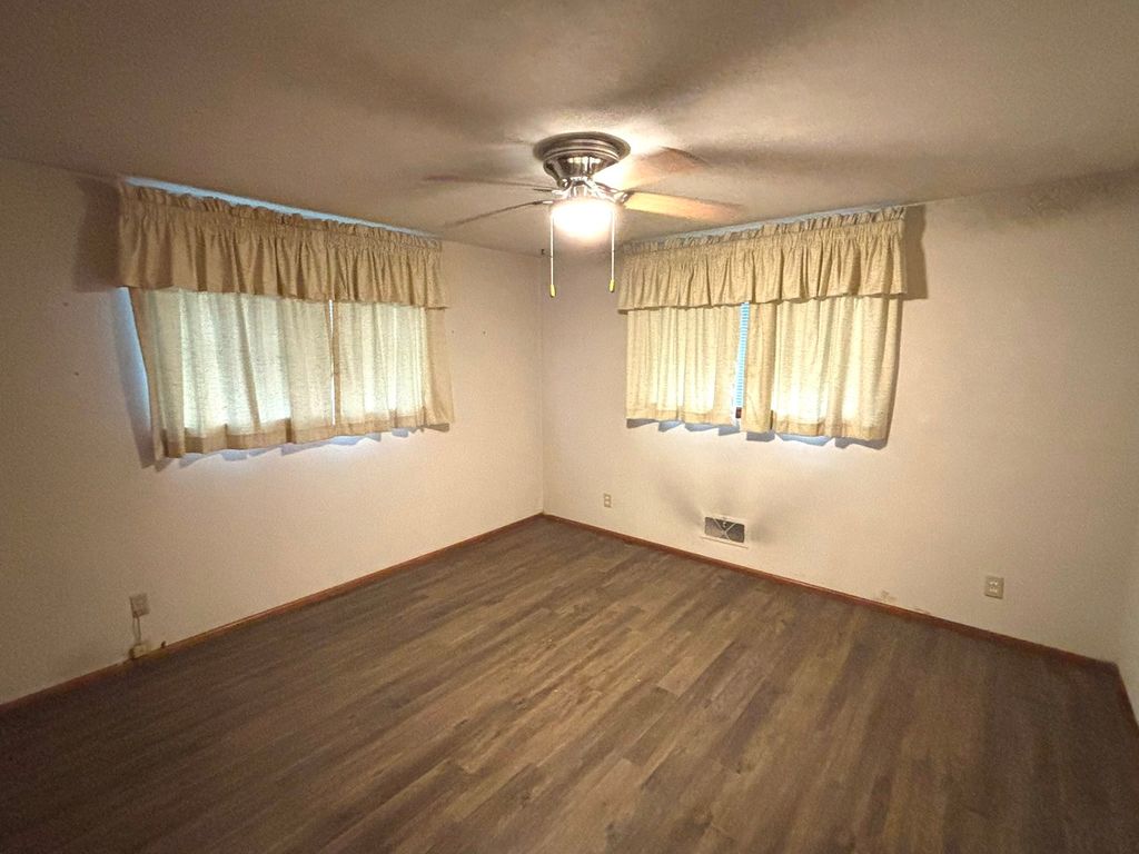 Image 11 of property listing at 331 N Illinois Avenue, Salem, IL 62881