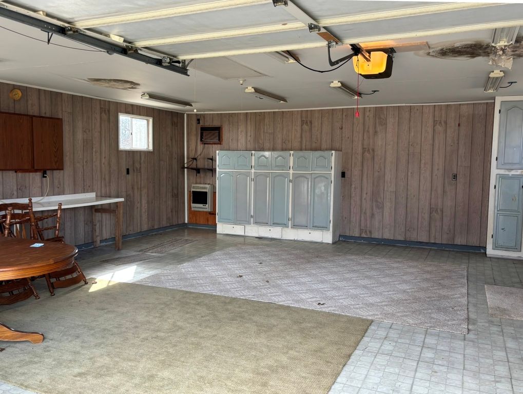 Image 17 of property listing at 331 N Illinois Avenue, Salem, IL 62881