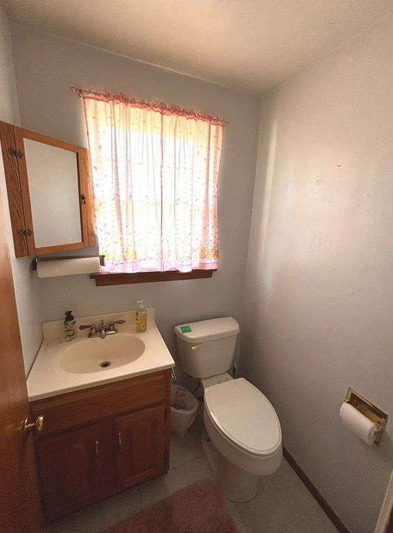 Image 7 of property listing at 331 N Illinois Avenue, Salem, IL 62881