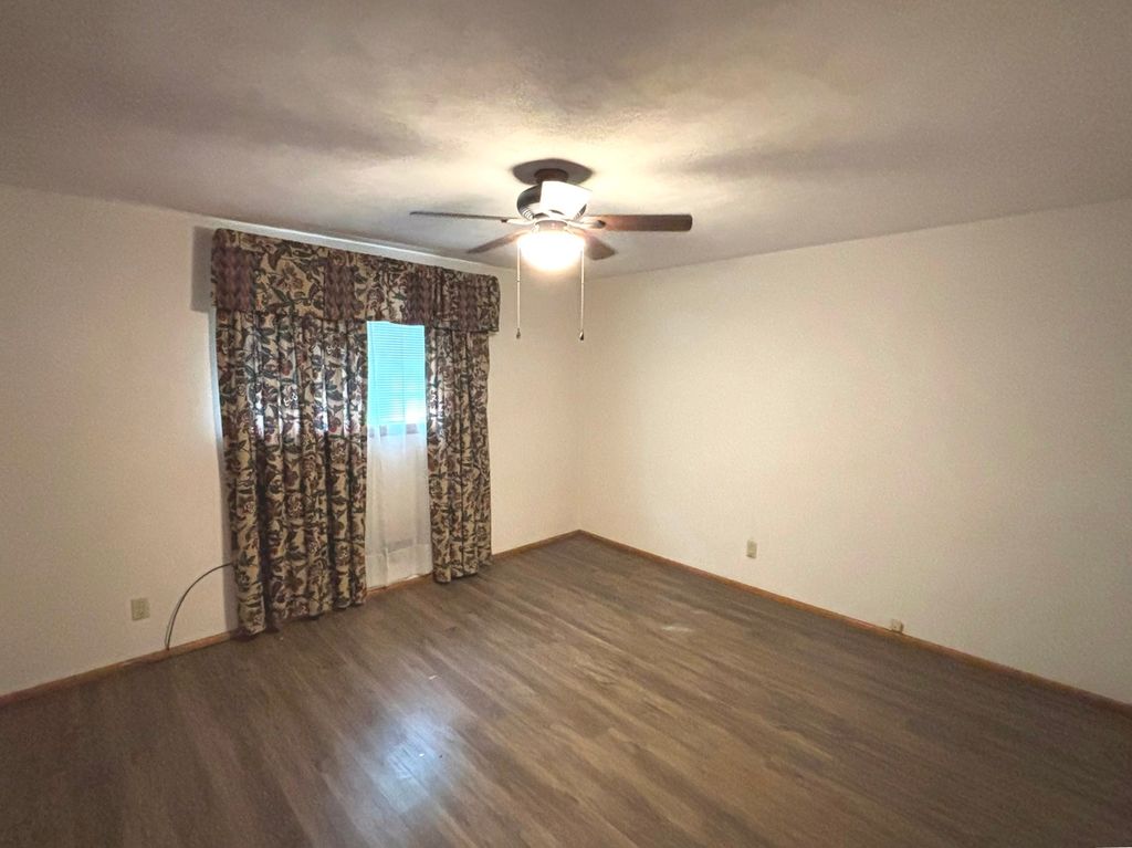 Image 9 of property listing at 331 N Illinois Avenue, Salem, IL 62881