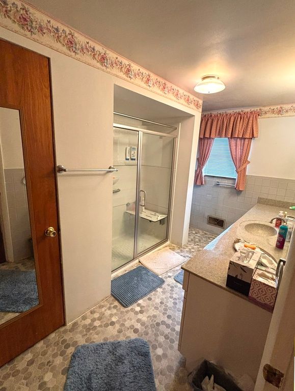 Image 10 of property listing at 331 N Illinois Avenue, Salem, IL 62881