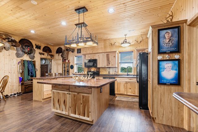 1806 COUNTY ROAD 2360, Moberly, MO 65270