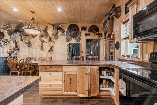 1806 COUNTY ROAD 2360, Moberly, MO 65270