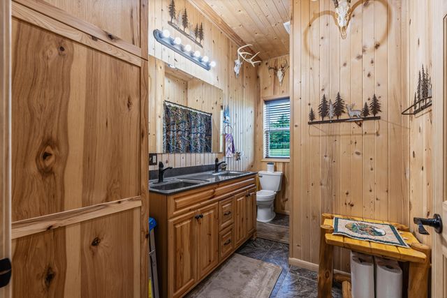 1806 COUNTY ROAD 2360, Moberly, MO 65270