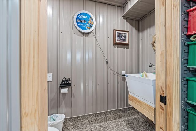 1806 COUNTY ROAD 2360, Moberly, MO 65270