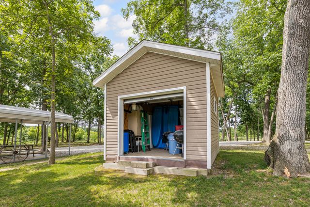 1806 COUNTY ROAD 2360, Moberly, MO 65270
