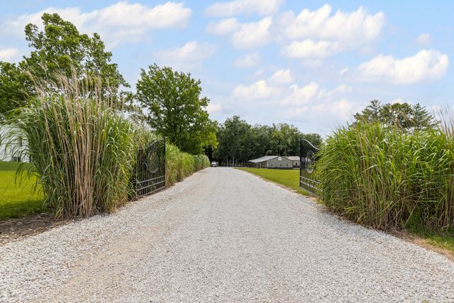 1806 COUNTY ROAD 2360, Moberly, MO 65270