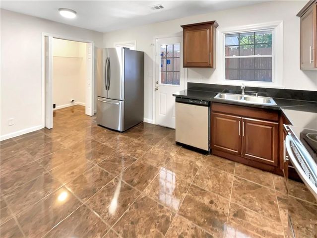 1367 Oakview Circle, Forest Park, GA 30297