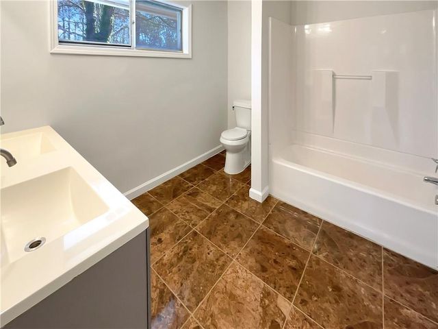 1367 Oakview Circle, Forest Park, GA 30297