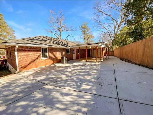 1367 Oakview Circle, Forest Park, GA 30297