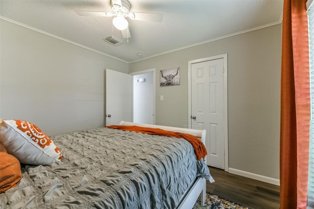 9902 Wren Street, La Porte, TX 77571