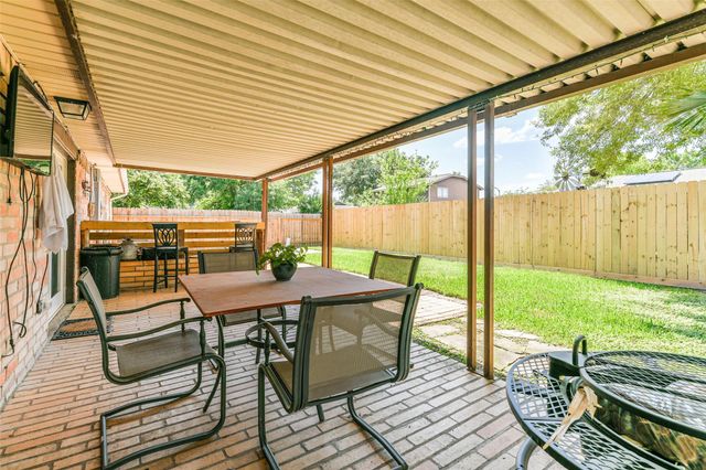 9902 Wren Street, La Porte, TX 77571