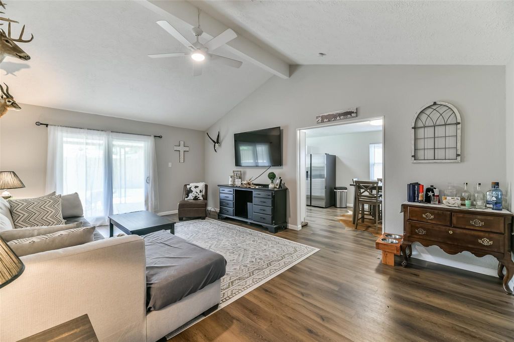 9902 Wren Street, La Porte, TX 77571