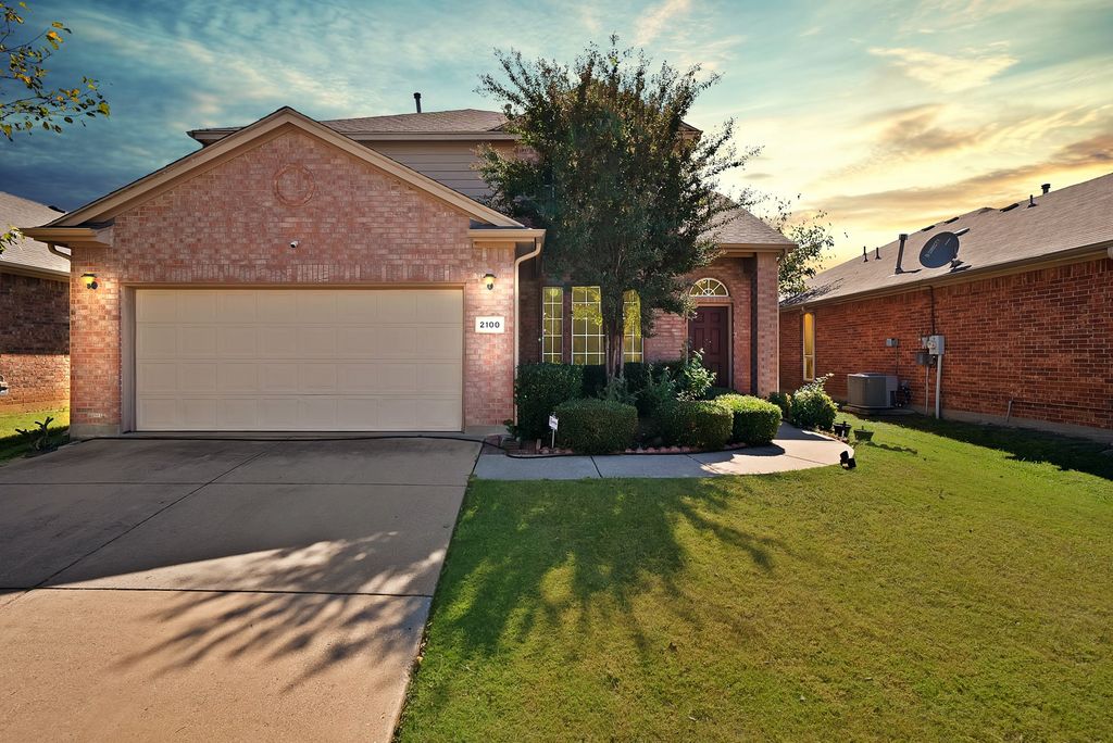 2100 Leandra Lane, Fort Worth, TX 76131