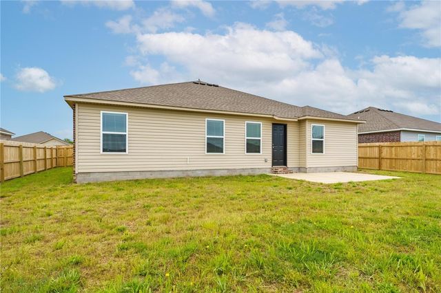 815 W Tanner Drive, Siloam Springs, AR 72761