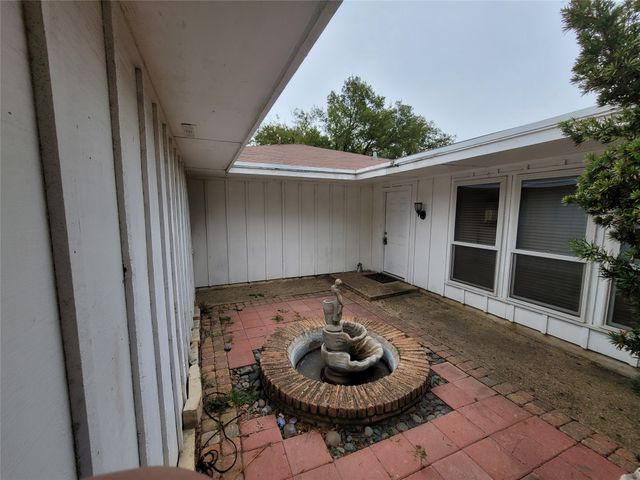 1740 Brown Trail, Hurst, TX 76054