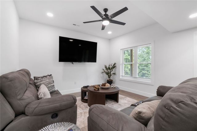 252 Dogwood Drive, Westminster, SC 29693