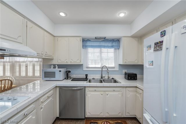 362 Hamilton Circle, Elyria, OH 44035