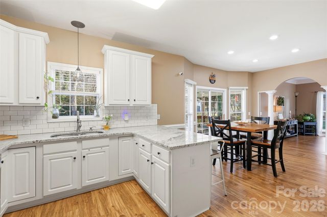 2712 25th Street NE, Hickory, NC 28601