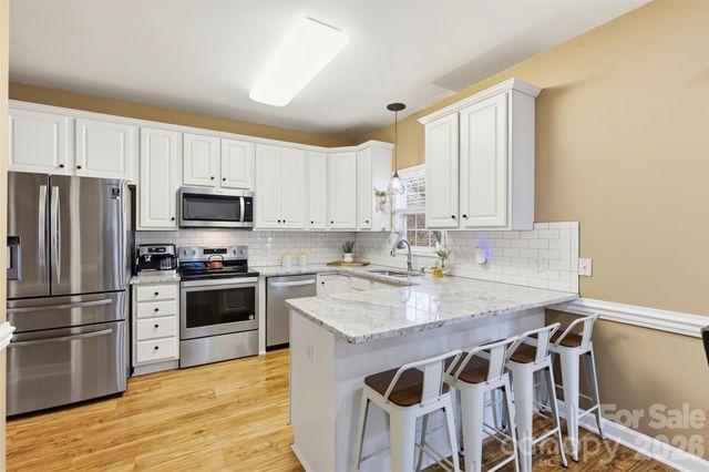 2712 25th Street NE, Hickory, NC 28601