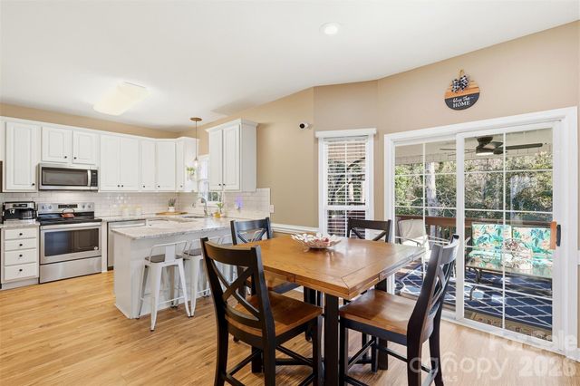 2712 25th Street NE, Hickory, NC 28601