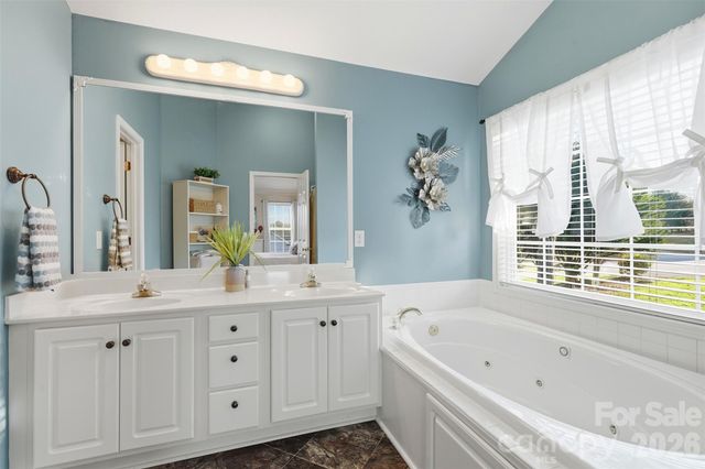 2712 25th Street NE, Hickory, NC 28601