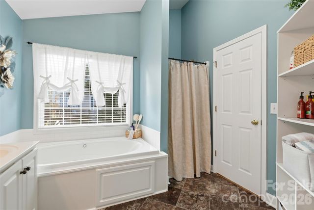 2712 25th Street NE, Hickory, NC 28601