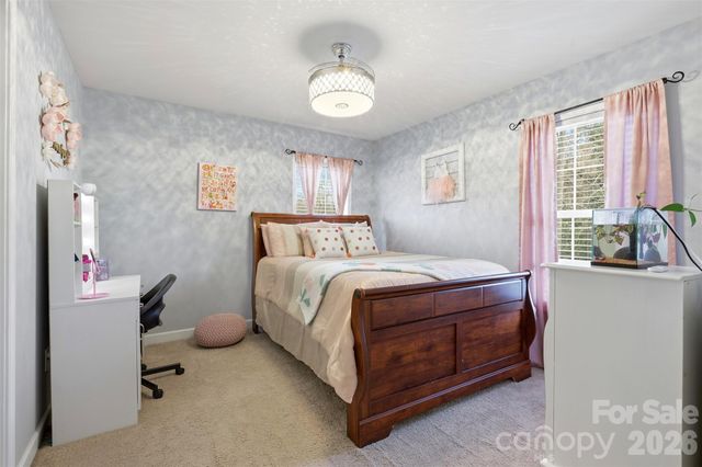 2712 25th Street NE, Hickory, NC 28601