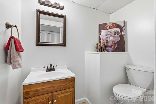 2712 25th Street NE, Hickory, NC 28601