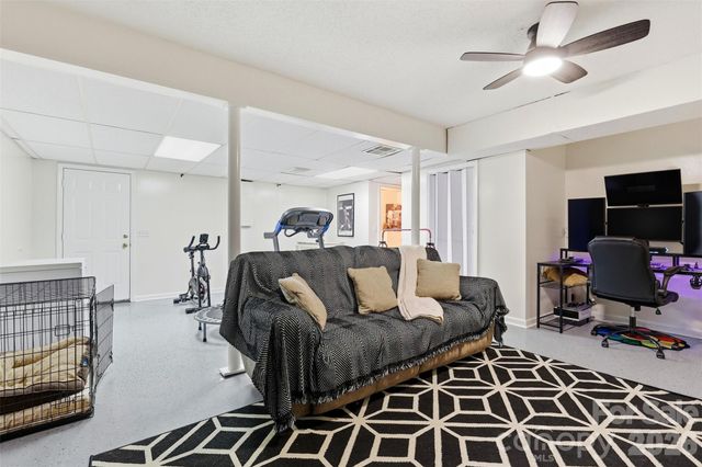 2712 25th Street NE, Hickory, NC 28601