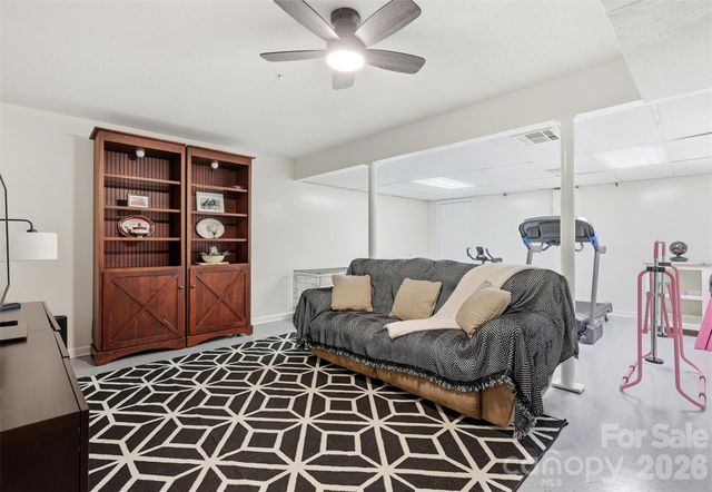 2712 25th Street NE, Hickory, NC 28601