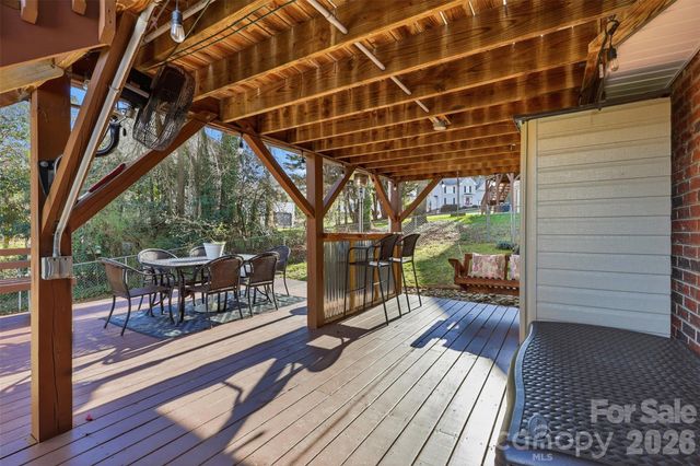 2712 25th Street NE, Hickory, NC 28601