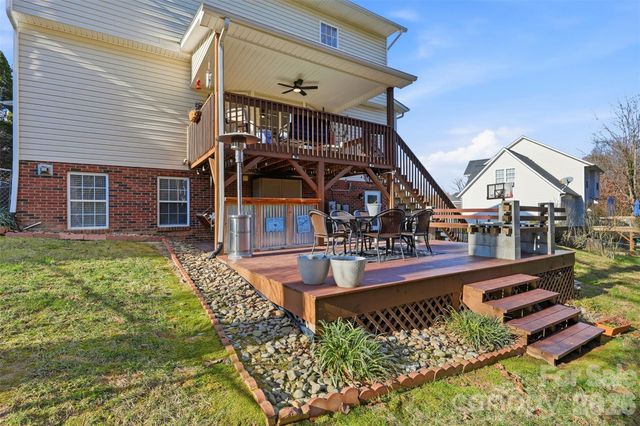 2712 25th Street NE, Hickory, NC 28601