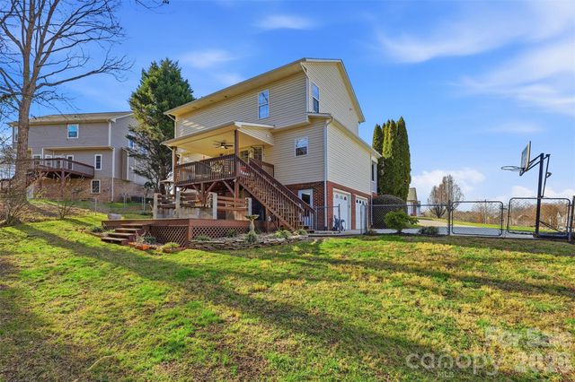 2712 25th Street NE, Hickory, NC 28601