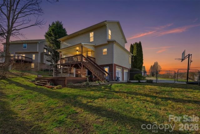 2712 25th Street NE, Hickory, NC 28601