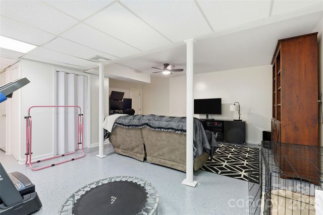 2712 25th Street NE, Hickory, NC 28601