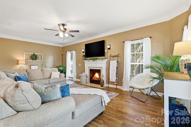 2712 25th Street NE, Hickory, NC 28601