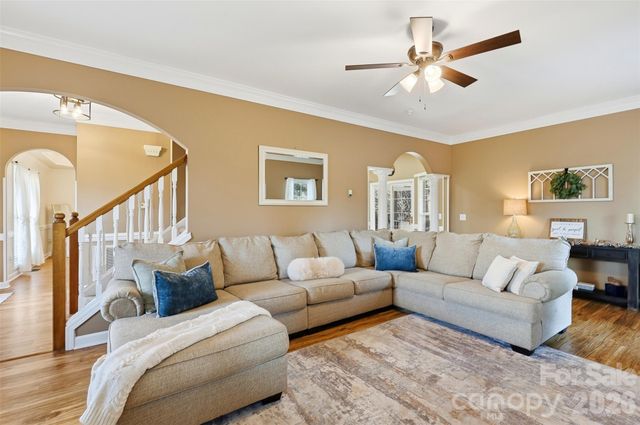 2712 25th Street NE, Hickory, NC 28601