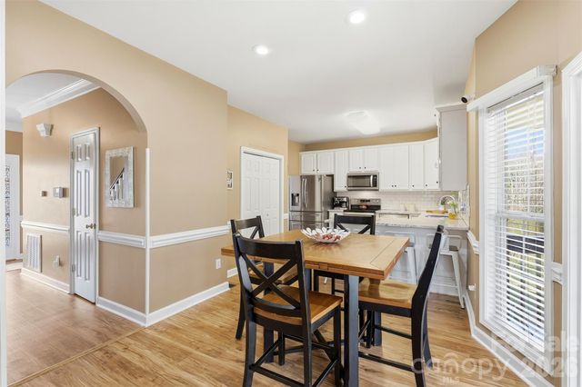 2712 25th Street NE, Hickory, NC 28601