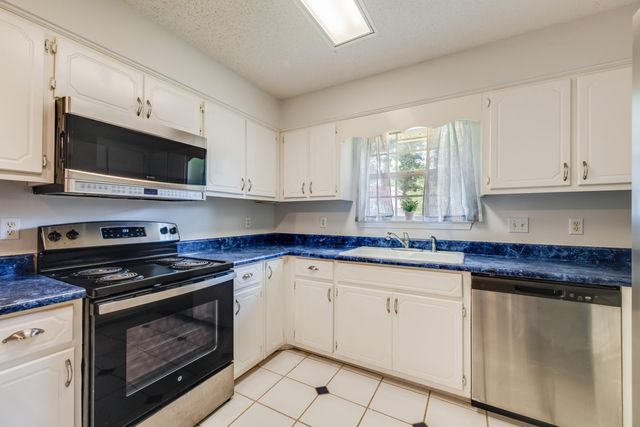 2803 MacGregor Lane, Crestview, FL 32539