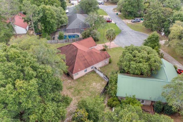 2803 MacGregor Lane, Crestview, FL 32539