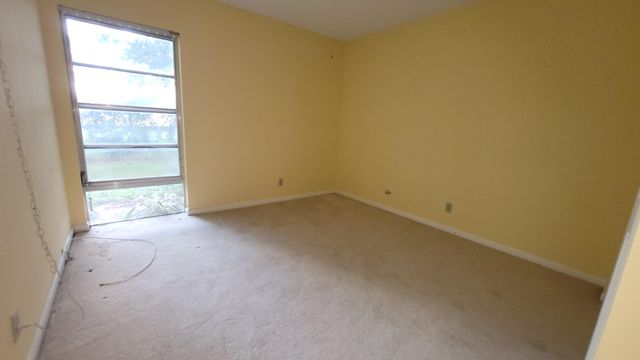 22 Golfs Edge A, West Palm Beach, FL 33417