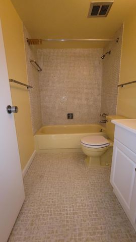 22 Golfs Edge A, West Palm Beach, FL 33417