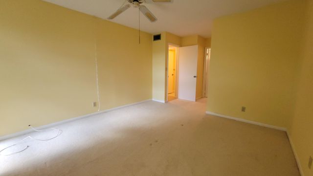 22 Golfs Edge A, West Palm Beach, FL 33417