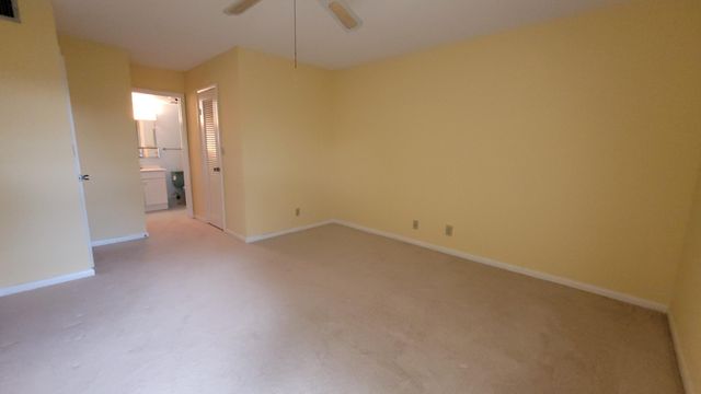 22 Golfs Edge A, West Palm Beach, FL 33417