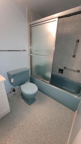 22 Golfs Edge A, West Palm Beach, FL 33417