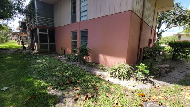 22 Golfs Edge A, West Palm Beach, FL 33417